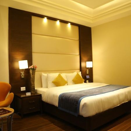 Oyo Premium Panchkula Sector 5 Hotel Buitenkant foto