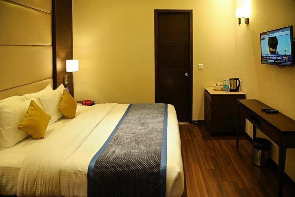 Oyo Premium Panchkula Sector 5 Hotel Buitenkant foto